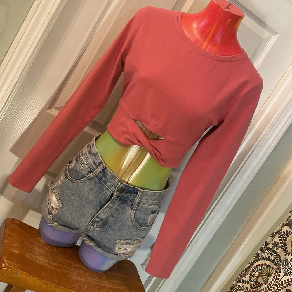 Victoria's Secret Sport Rosy Pink Long Sleeve Crop Blouse - Picture 1 of 12